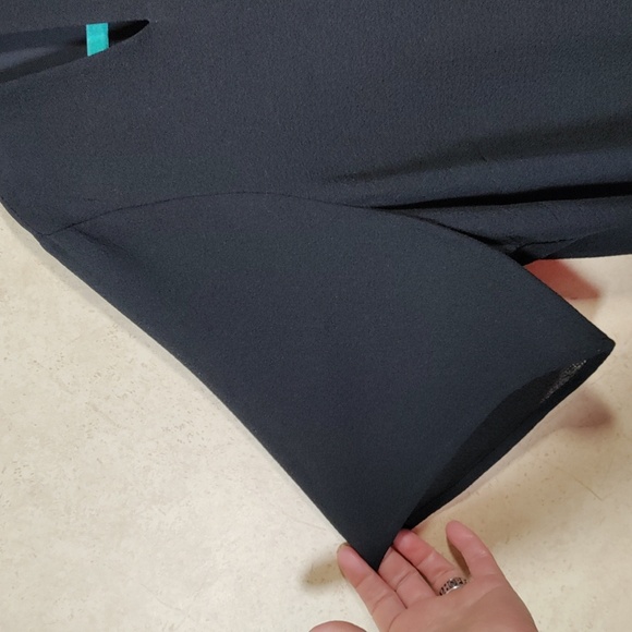 02095 Chico's black crinkle crepe S/S blouse with neck detail 3 XL - Picture 4 of 13